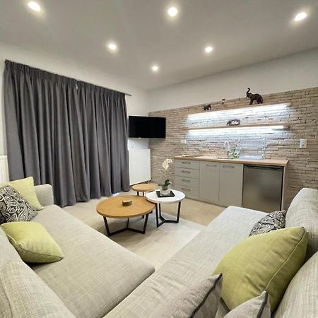 Central Luxury Apartment In Paralia Ofryniou Ofrínion Esterno foto