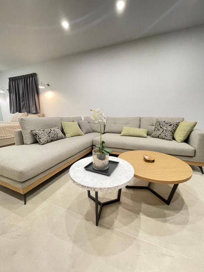 Central Luxury Apartment In Paralia Ofryniou Ofrínion Esterno foto