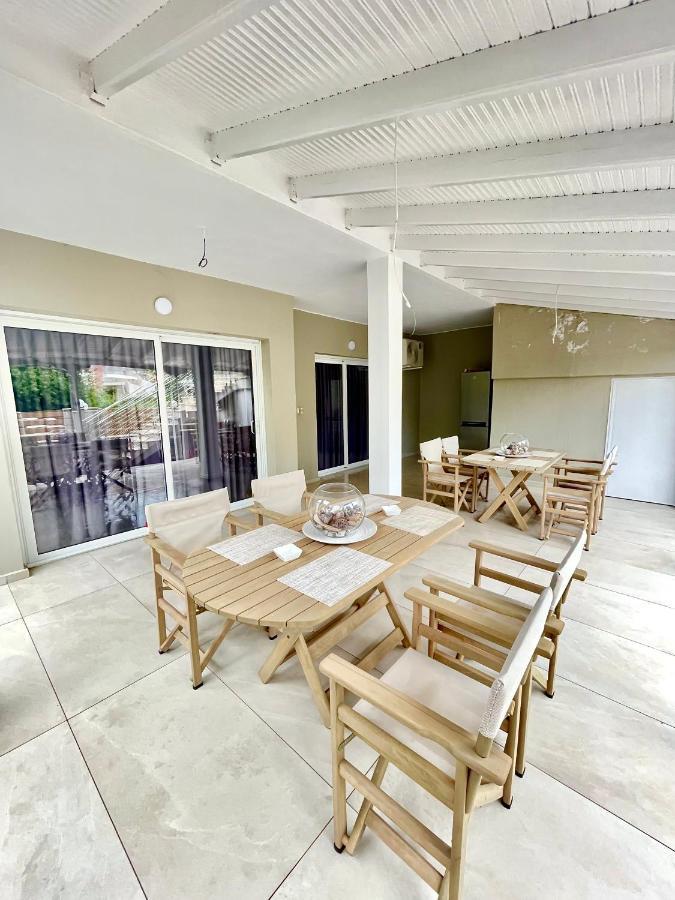 Central Luxury Apartment In Paralia Ofryniou Ofrínion Esterno foto